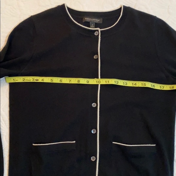 End of year Clearance Sale!  
Women’s Black & Beige sweater - Picture 11 of 13